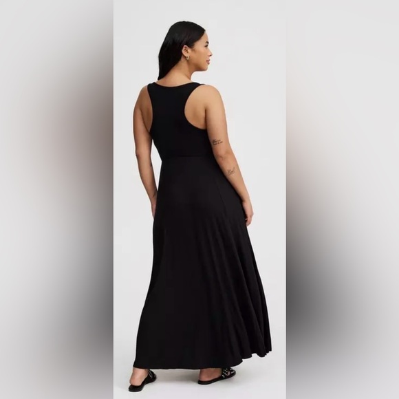 Black Sleeveless Maxi Dress - Picture 2 of 4